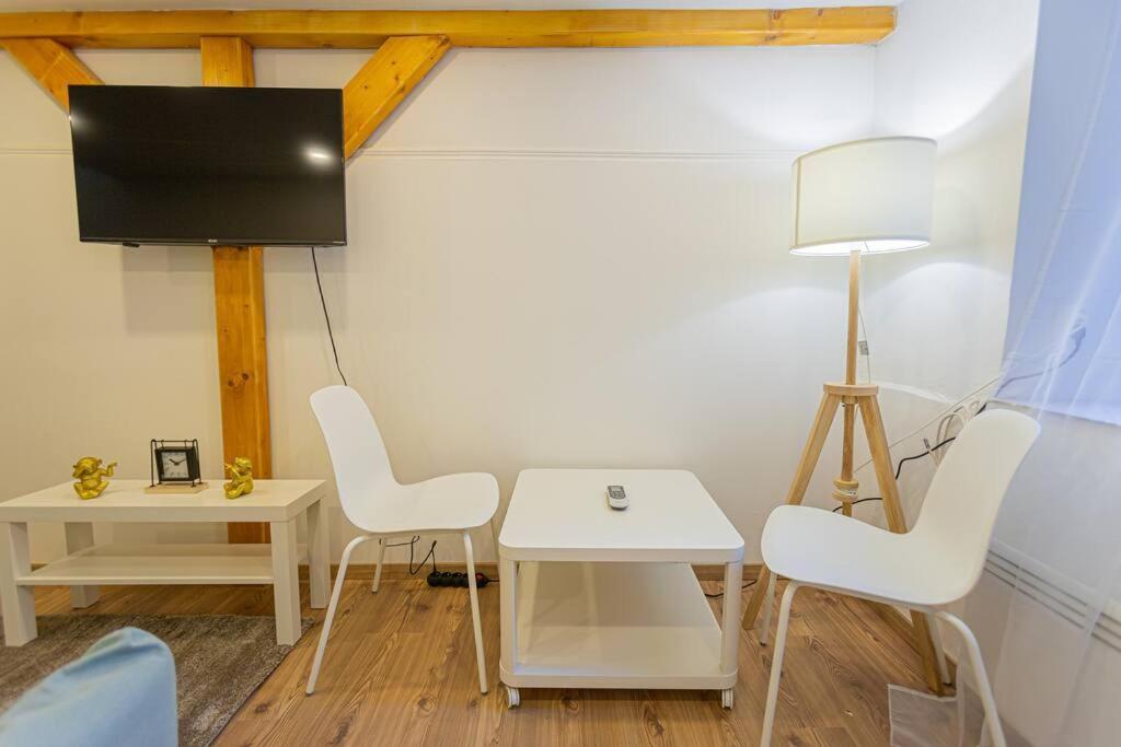 2 Bedroom Apartment In The Dob Street, Emerald Budapesta Exterior foto
